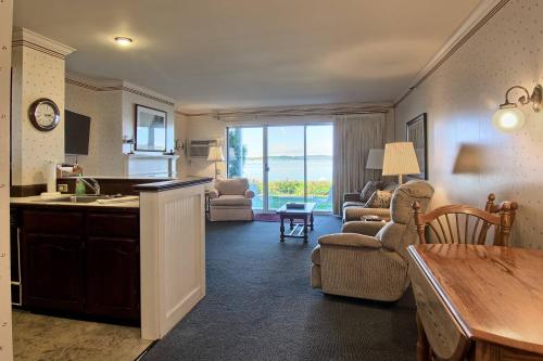 Фотография гостевого дома 109 Water Street Inn