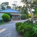 Фотография гостевого дома Mountain Whispers Chatelaine Valley