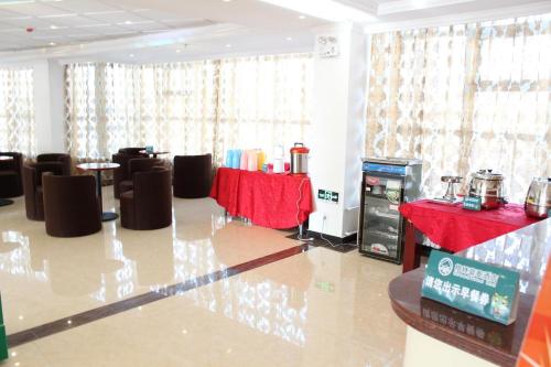 Фотографии гостиницы 
            GreenTree Inn Nantong Qidong Binhai Industrial Park Nanhai RoadExpress Hotel