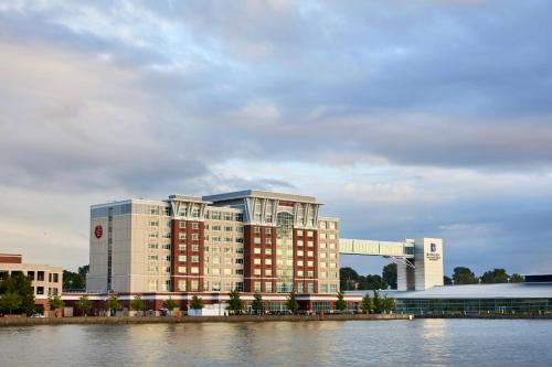 Фотография гостиницы Sheraton Erie Bayfront Hotel