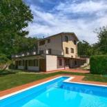 Фотография гостевого дома Mansion in San Valentino in Abruzzo Citeriore with Pool