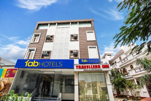 Фотография гостиницы FabExpress Travellers Inn