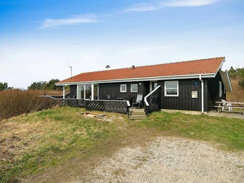 Фотография гостевого дома Four-Bedroom Holiday home in Blokhus 4