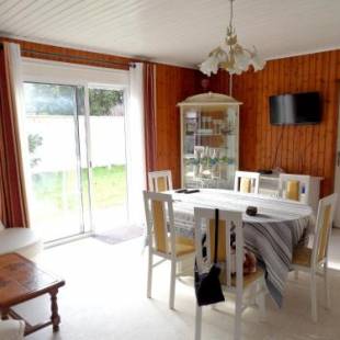Фотографии гостевого дома
Maison de 3 chambres a La Couarde sur Mer a 400 m de la plage avec jardin clos et wifi