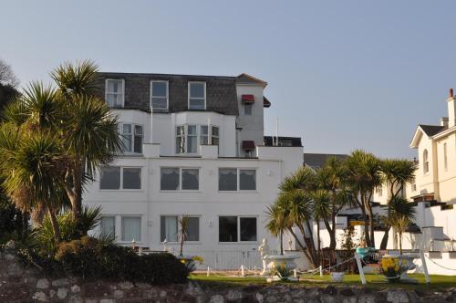 Фотография гостиницы Waters Edge Hotel