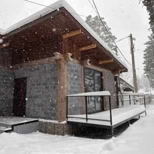 Фотография Коттеджа Частный дом гнѣздо с камином и двумя спальнями