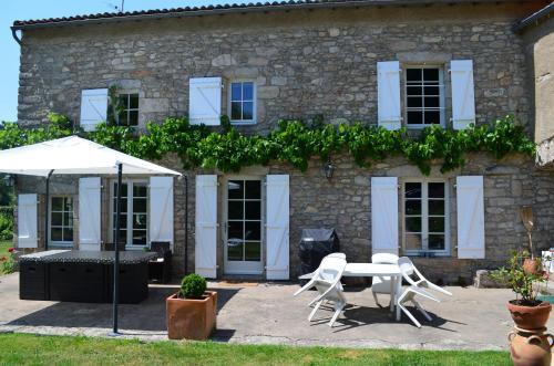 Фотография мини отеля L'ESCALE DES 2 EAUX