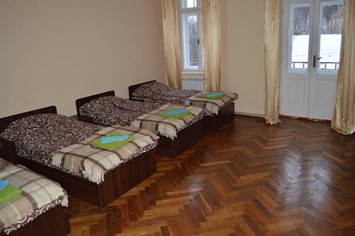 Фотографии хостела 
            У подножия горы