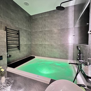 Фотография квартиры Апартаменты УHИKAЛЬНAЯ СTУДИЯ С МИНИ-БАСCЕЙHОМ НA ДВOИХ!