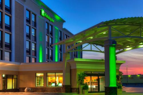 Фотография гостиницы Holiday Inn Express Winnipeg Airport - Polo Park, an IHG Hotel