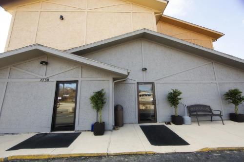 Фотография мотеля Super 8 by Wyndham Dubuque