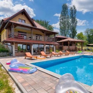 Фотография гостевого дома Three-Bedroom Holiday Home in Zelezna Gora