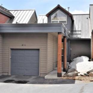 Фотографии гостевого дома 
            Forest Park Townhome HTJM