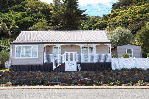 Фотография гостевого дома Kuranui Cottage