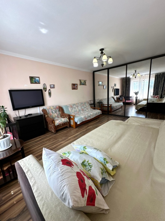 Фотографии квартиры 
            Квартира эконом класса в центре площадью 65 кв.м на Шаумяна 1