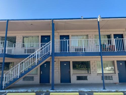 Фотография гостиницы OYO Hotel Petersburg VA I-95 & E Washington St