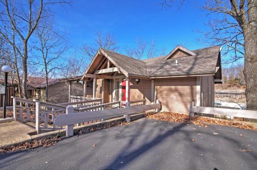 Фотографии гостевого дома
Osage Beach Getaway - 1 Mi to Margaritaville Fun!