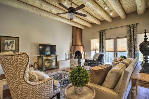 Фотографии гостевого дома 
            Adobe Retreat in Santa Fe with Deck and Mountain Views