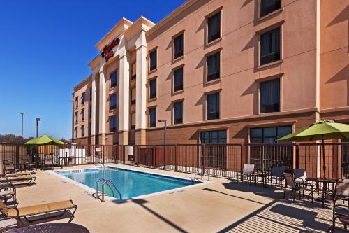 Фотография гостиницы Holiday Inn Express Hillsboro I-35, an IHG Hotel