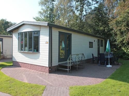 Фотография гостевого дома Detached chalet with a dishwasher at 21 km. from Leeuwarden