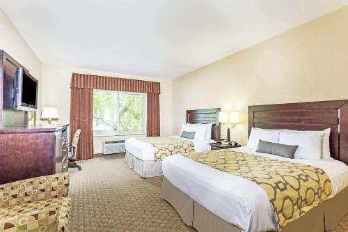 Фотография гостиницы The Azure Hotel