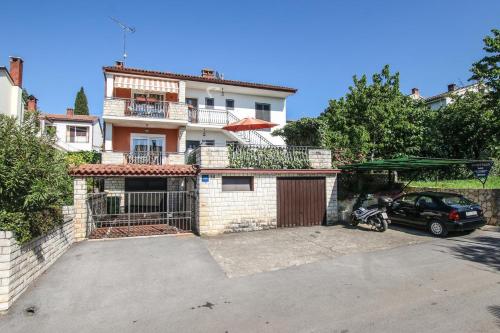 Фотография гостевого дома Apartments with a parking space Porec - 6922