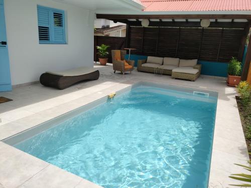 Фотография гостевого дома Location Maison Bleue avec piscine privative au Carbet Martinique