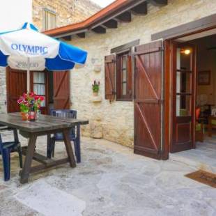 Фотографии гостевого дома 
            Omodos Village Houses