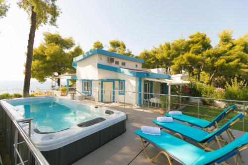 Фотография гостевого дома Sani Beach Gallery Villa, your next family vacation!