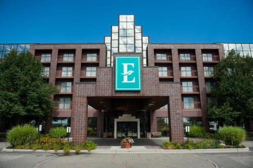Фотография гостиницы Embassy Suites by Hilton Detroit - Livonia/Novi