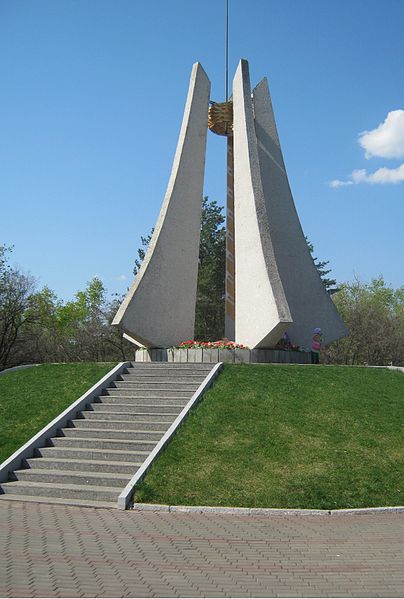 Фотографии достопримечательности
Аллея памяти и Вечный огонь