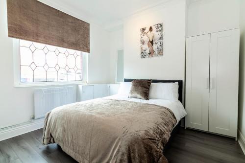 Фотография гостевого дома Staywhenever TS- 4 Bedroom House, King Size Beds, Sleeps 9