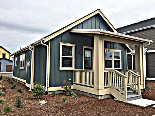 Фотография гостевого дома Willowbridge Cottage - Oyhut Bay Seaside Village