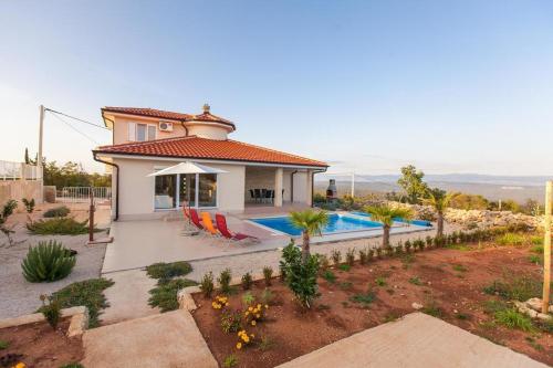Фотография гостевого дома Family friendly house with a swimming pool Vrh, Krk - 17081