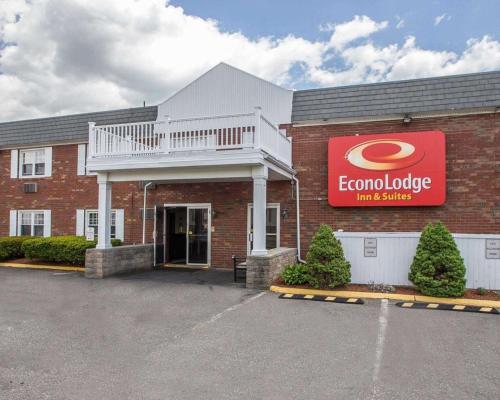 Фотография гостиницы Econo Lodge Inn & Suites Windsor