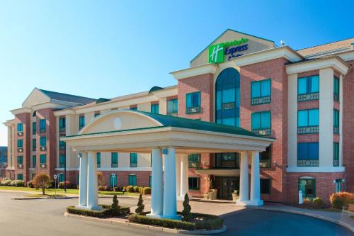 Фотография гостиницы Holiday Inn Express Hotel & Suites Warwick-Providence Airport, an IHG Hotel