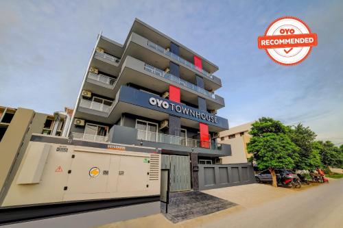 Фотографии гостиницы
Vaccinated Staff- OYO Townhouse 166, Sector 38, Gurgaon