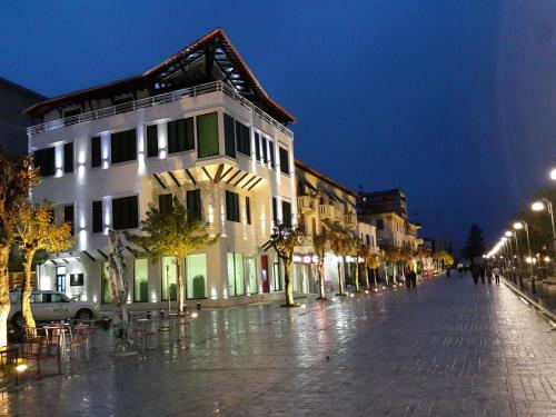 Фотографии гостиницы 
            White City Hotel