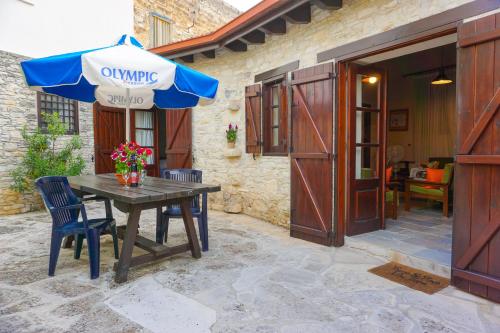 Фотография гостевого дома Omodos Village Houses