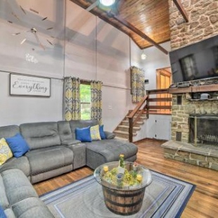 Фотография гостевого дома Pocono Mountains Home with Game Room, Deck and Grill!