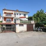 Фотография гостевого дома Apartments with a parking space Porec - 6922