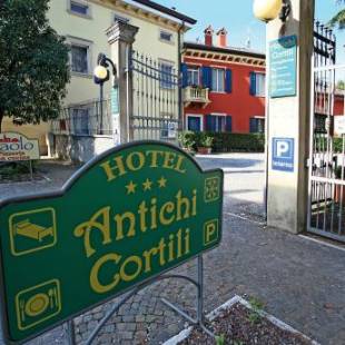Фотографии гостиницы 
            Hotel Antichi Cortili