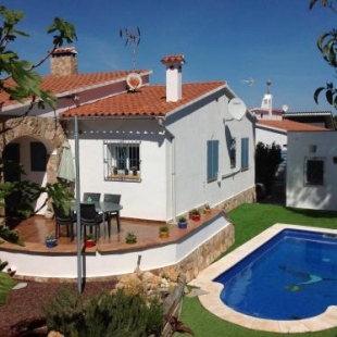 Фотография гостевого дома Delightful Villa close to the beach