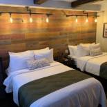 Фотография гостиницы Cedar Stables Inn & Suites