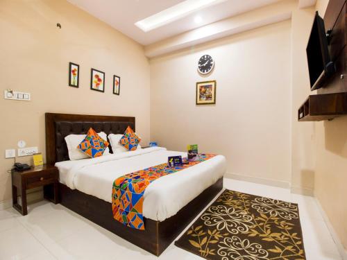 Фотография гостиницы FabExpress Travelers Lodge