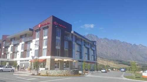 Фотография гостиницы Ramada Suites by Wyndham Queenstown Remarkables Park