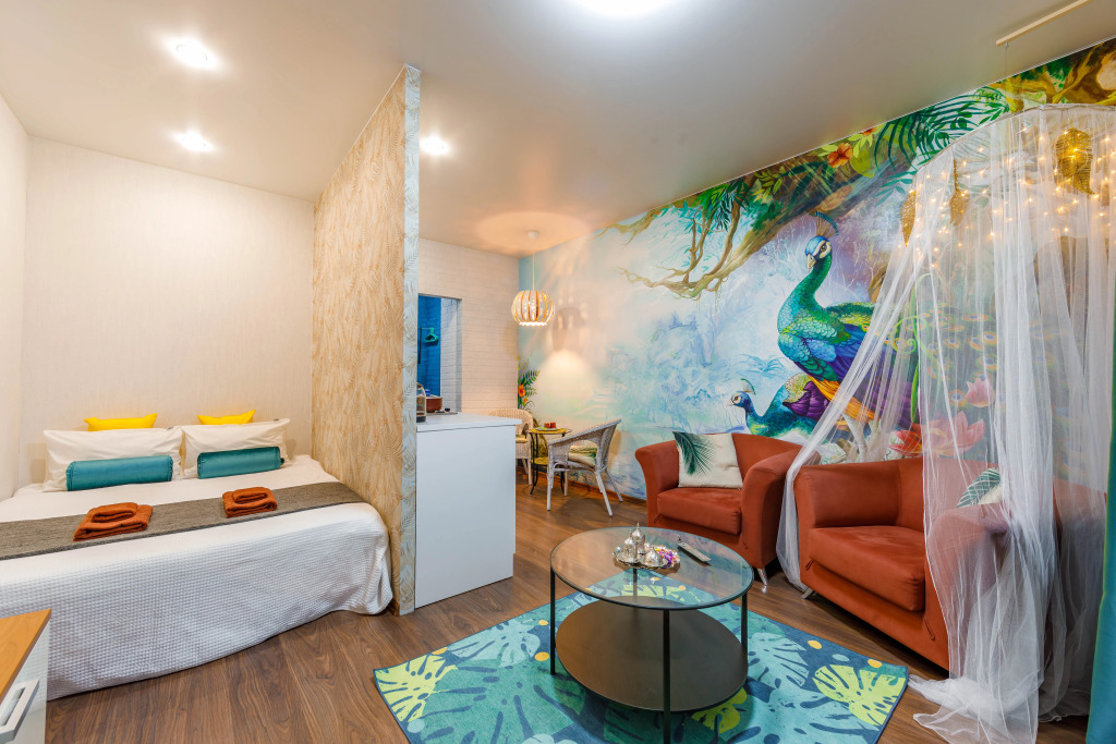 Фотография квартиры Апартаменты на Крестинского павлин