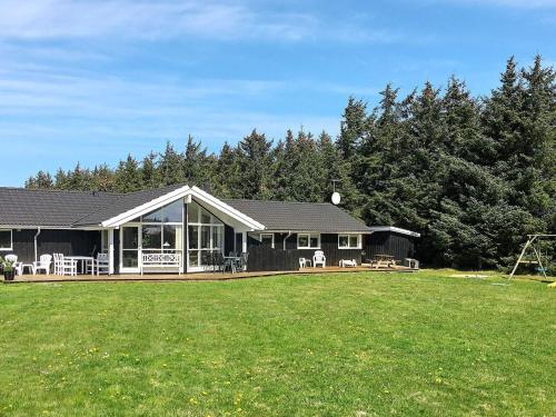 Фотографии гостевого дома
Four-Bedroom Holiday home in Løkken 10