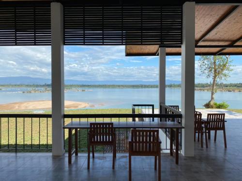 Фотография гостиницы The Riviera Champasak