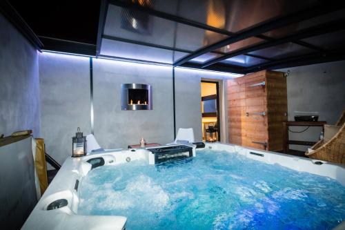 Фотография мини отеля Chambres d'hotes Deluxe Jacuzzi Mas de l'Etoile